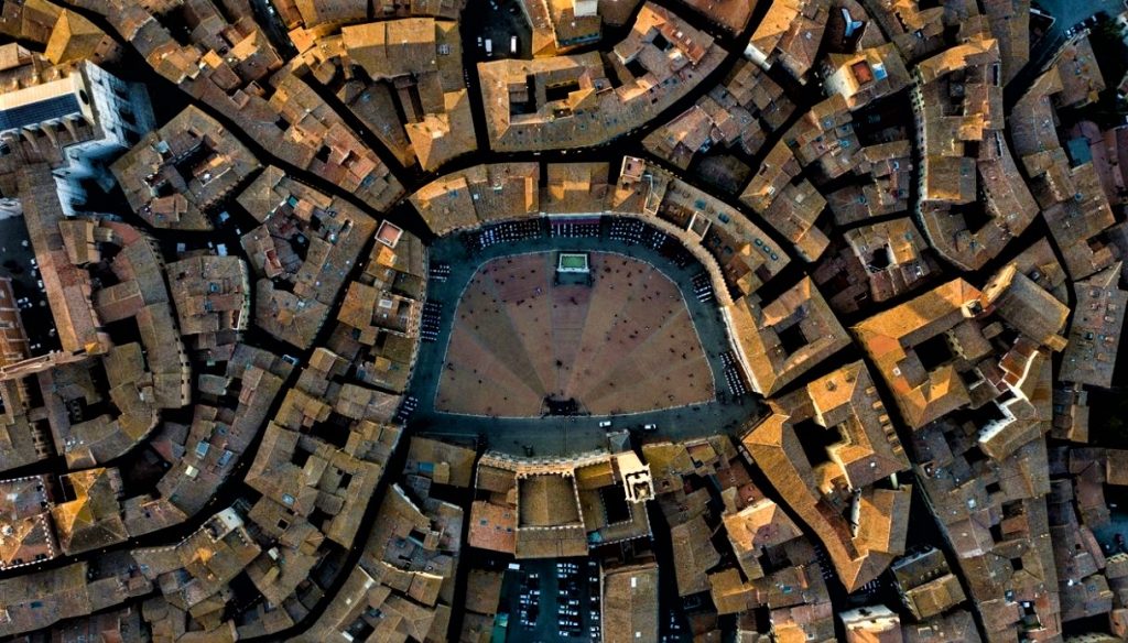 «In una piazza che non ha eguali»